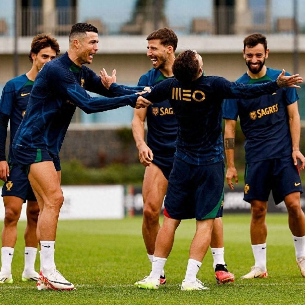 LD 乐动APP下载 -包含多特蒙德赛前列队欢迎C罗，尊重对手尽显风度！的词条